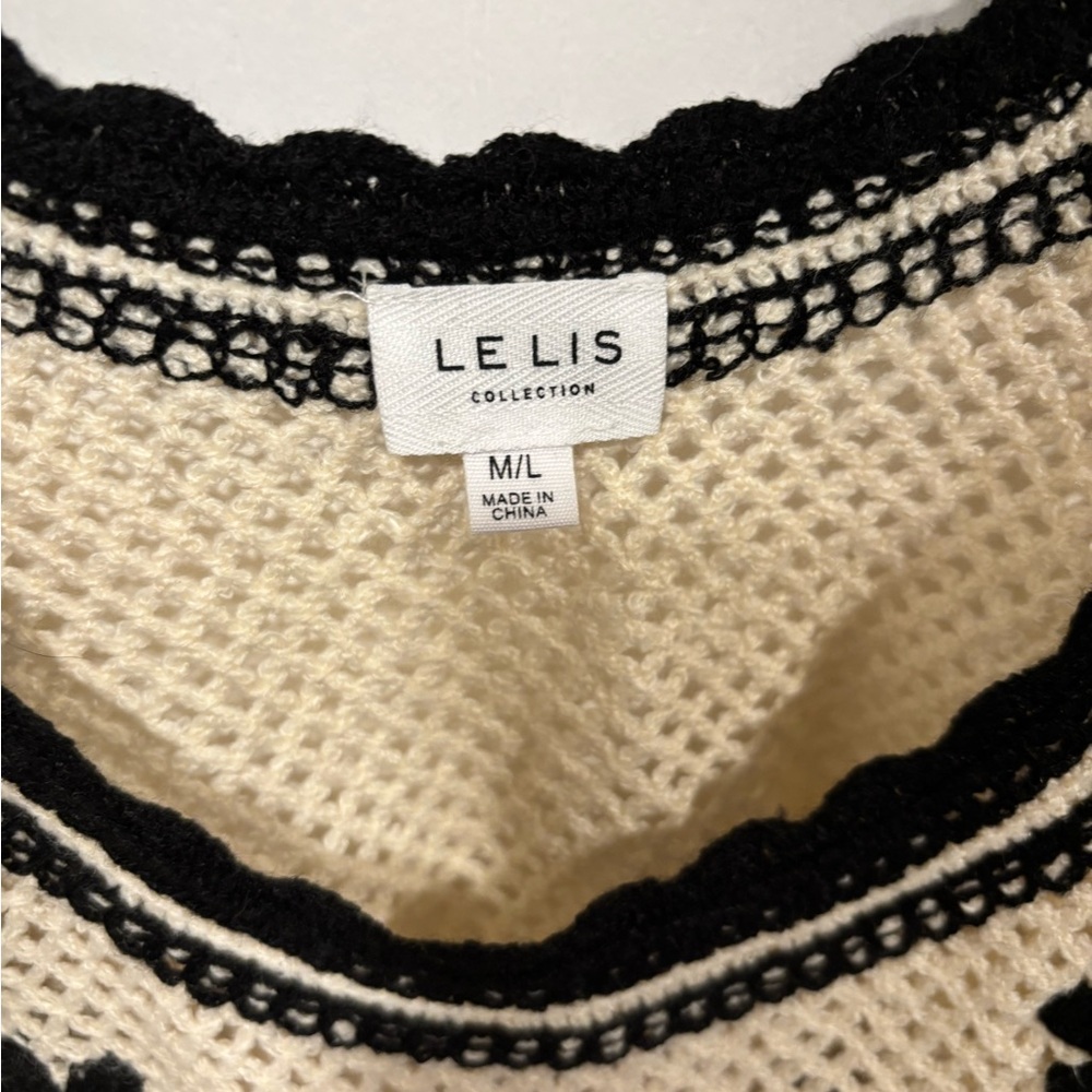 Le Lis Black and Cream Floral Crochet Crop Top - Picture 2 of 4